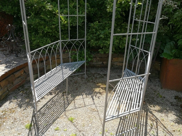 Metallpavillion mit Bank, hellgrau lackiert