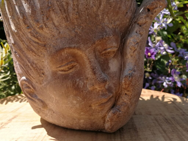 Pflanzkübel Gesicht