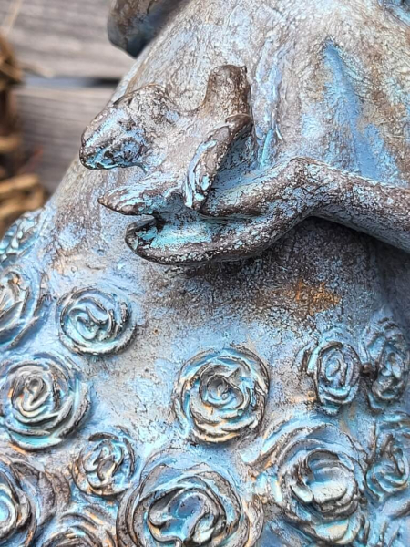 Polyresin Blumenfee Nirata, sitzend