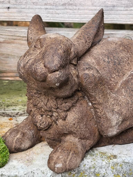 Polyresin Hase liegend, braun