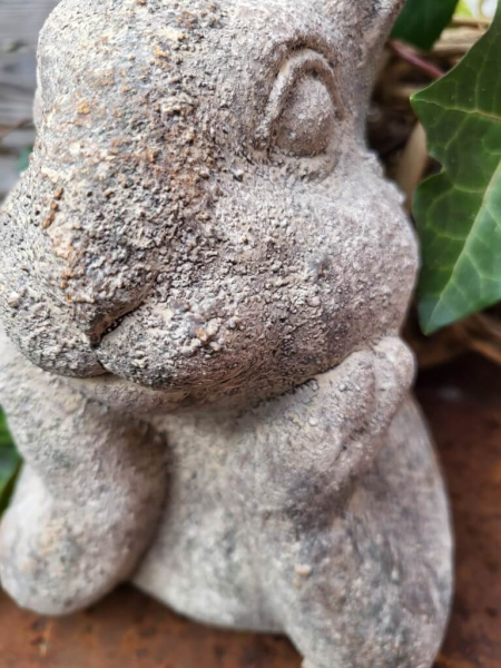 Polyresin Hasenbüste, Betonoptik