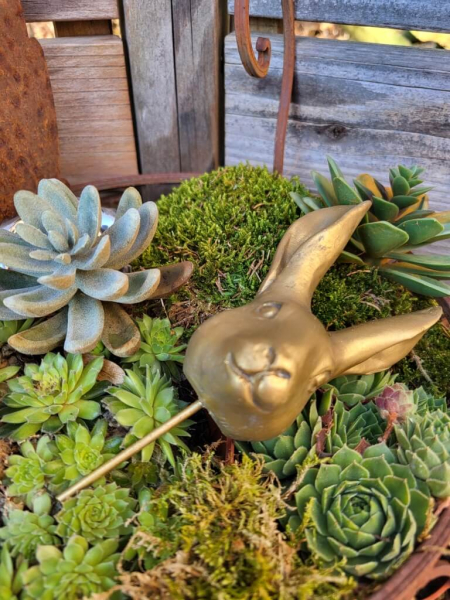 Polyresin Hasenkopf gold, zum Stecken