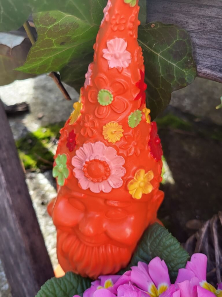 Polyresin Zwerg Flower Power mittel, knallbunt