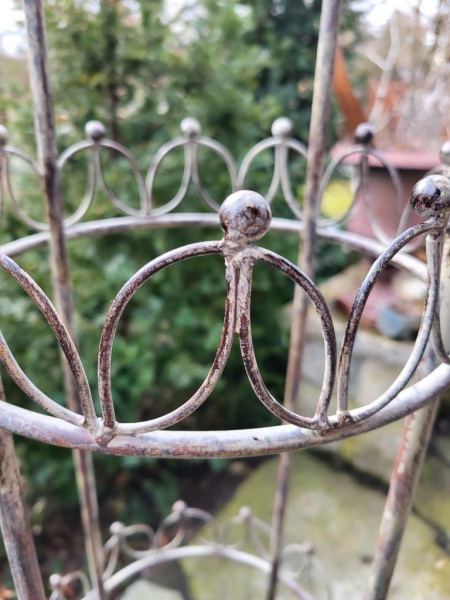 Rankobelisk Jolanta, grau-braun