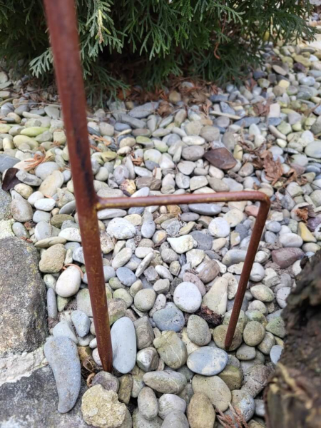 Metall Regenmesser Rabe mit Schirm geschlossen