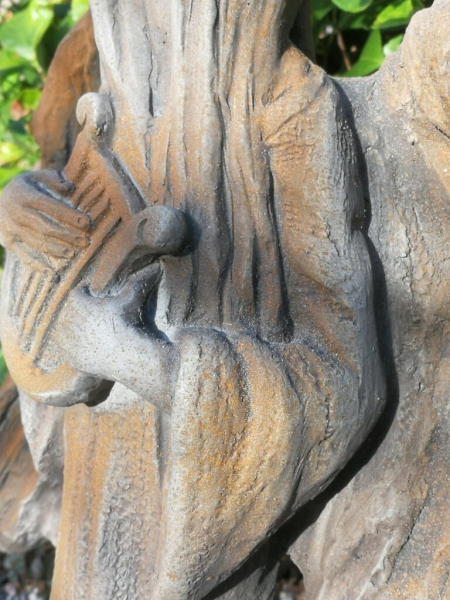 Relief Engel Hope Rosteffekt, Betonguss