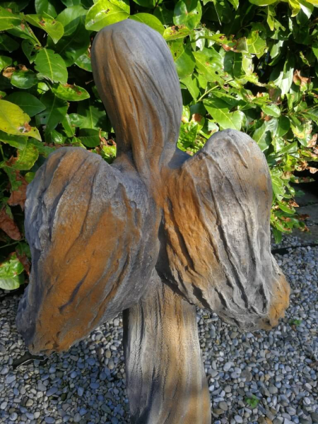 Relief Engel Hope Rosteffekt, Betonguss