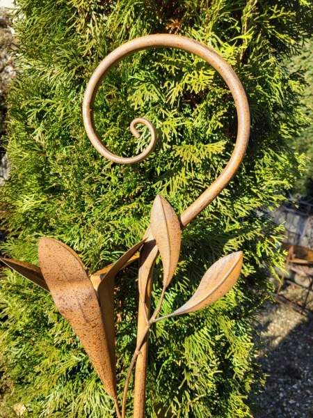 Edelrostoptik Rankstab Blüten, Lilien