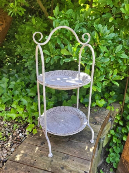Shabby Chic Etagere Art Ferro