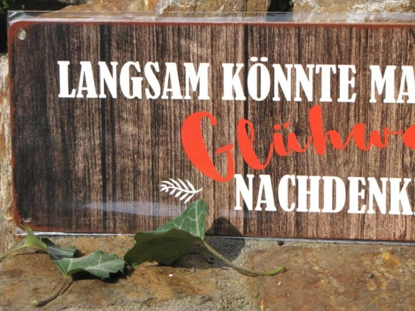 Shabby Chic Metallspruchschild über Glühwein nachdenken