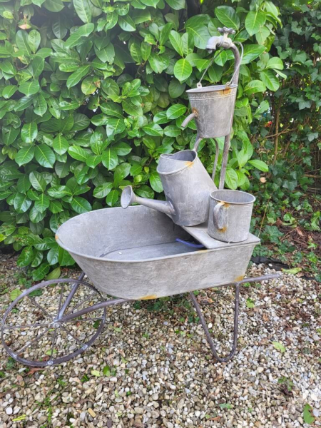 Shabby Chic Wasserspiel Schubkarre
