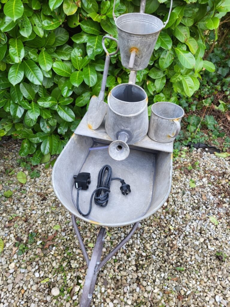 Shabby Chic Wasserspiel Schubkarre