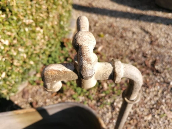Shabby Chic Pflanzwanne mit Wasserhahn