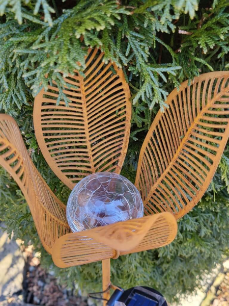 Edelrost Solarblume Truus, mit Glaskugel