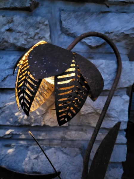 Edelrost Stecker Solarblume Fritularia, kaltweiß