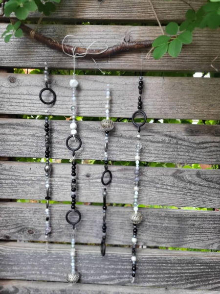 Sonnenfänger Weiß-Schwarz, mit Silberkugeln und schwarzen Ringen