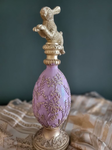 Ständer Ei mit Hase, Minny, flieder-gold