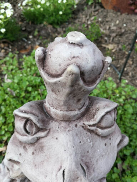 Froschkönigin Elli, Steinguss