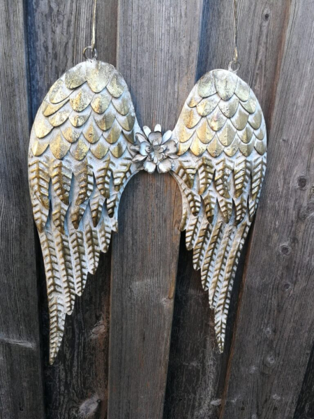 Shabby-Engelsflügel mit Blüte, altgold