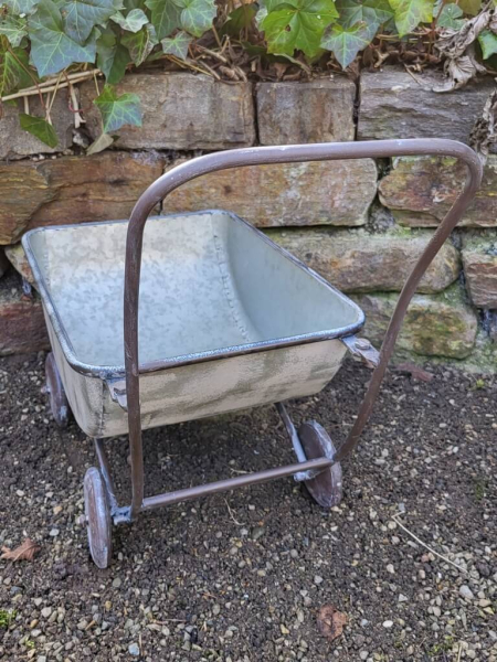 Shabby Chic Kinderwagen zum Bepflanzen