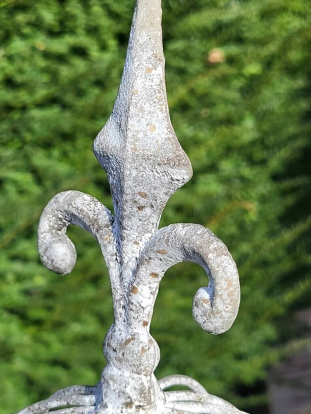 Vintage Rankobelisk Misio, grau