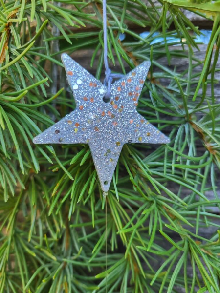 Weihnachtshänger Grün, mit Kugel und Glitzerstern