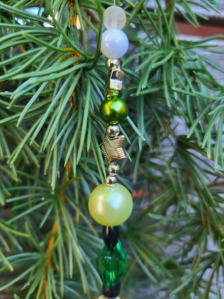 Weihnachtshänger Grün, mit Kugel und Glitzerstern