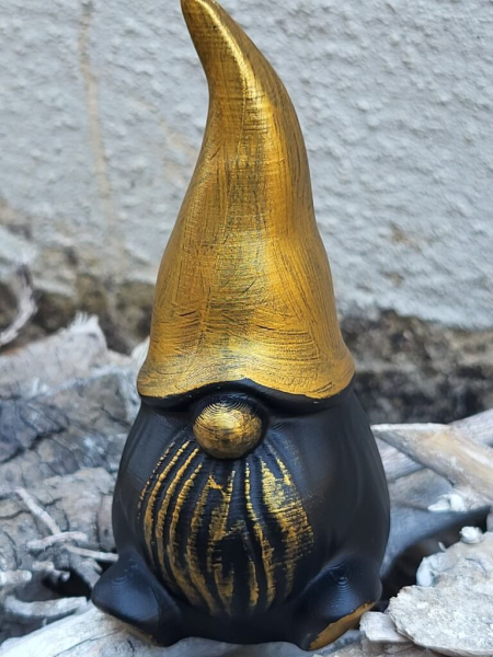Kunststoff Wichtel Knut, schwarz-gold