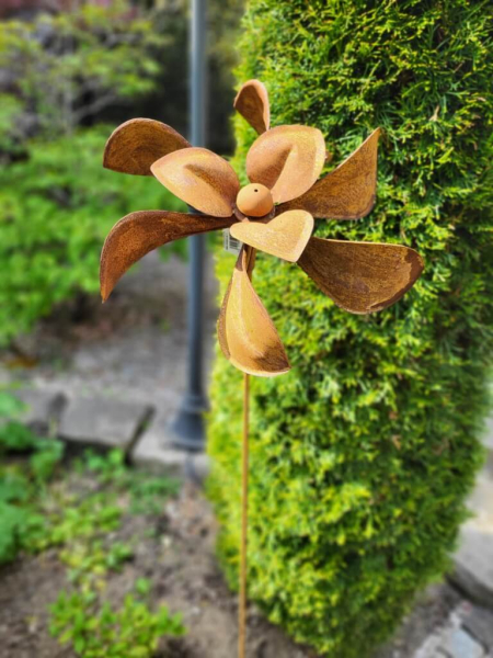 Edelrost Windrad Löffelblüte