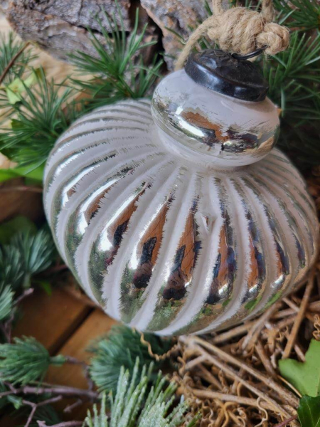 Weihnachtskugel Zapfen weiß-silber, groß