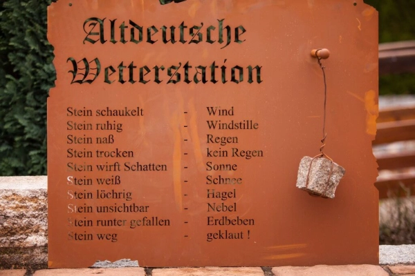 Altdeutsche Wetterstation aus Edelrost