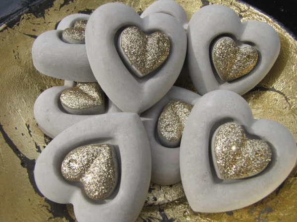 Betonherz Mit Goldenem Geteilten Herz Aus Beton Angels Garden Dekoshop