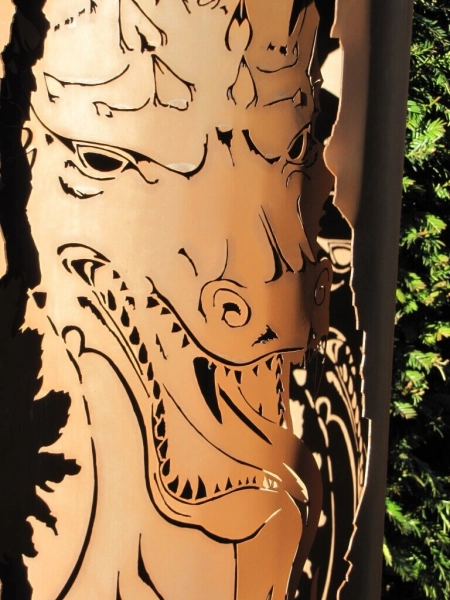 Edelrost Säule, Rostsäule rund mit Drachenmotiv