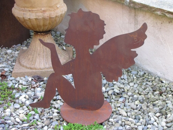 Edelrost Engel sitzend, 36 cm