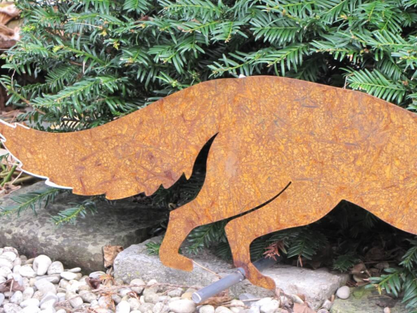Edelrost Fuchs auf Querstange