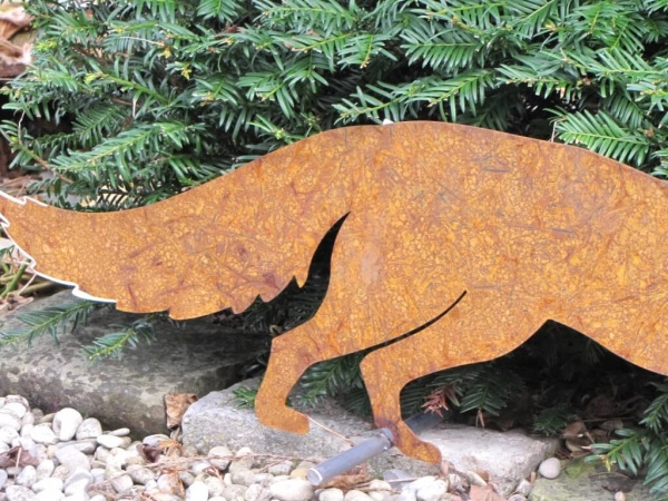 Edelrost Fuchs auf Querstange