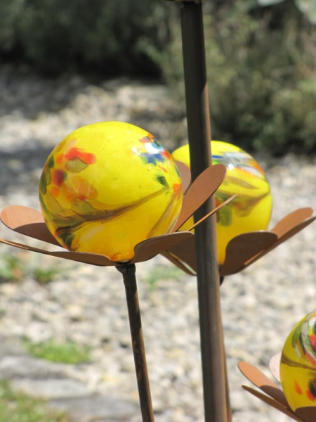 Edelrost Glasblume Ferrum mit gelben Kugeln