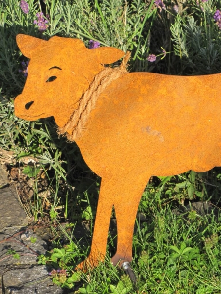 Edelrost Kalb auf Querstange