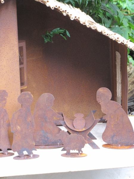 Edelrost Krippe mit 8 Krippenfiguren