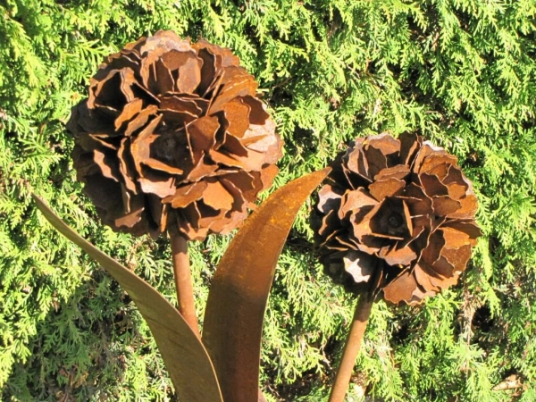 Edelrost Pusteblume mit 2 Blüten auf Platte