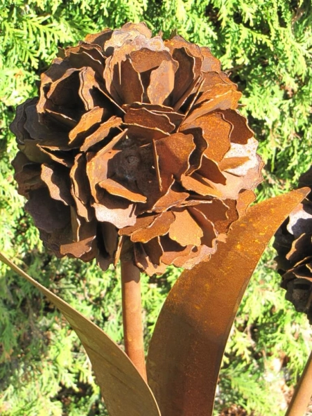 Edelrost Pusteblume mit 2 Blüten auf Platte