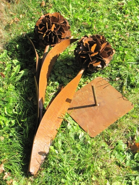 Edelrost Pusteblume mit 2 Blüten auf Platte