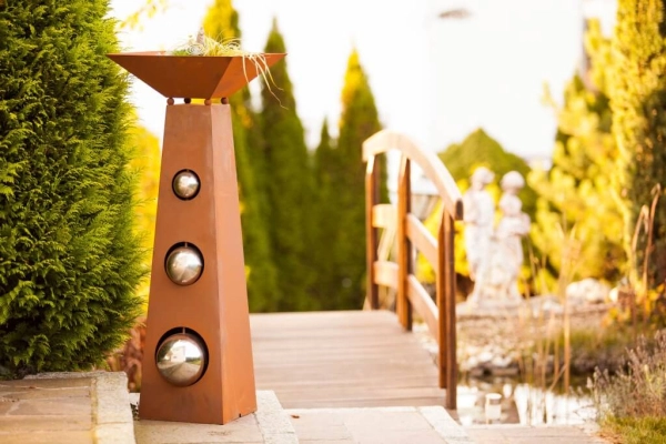 Edelrost Säule Trapez mit Edelstahlkugeln