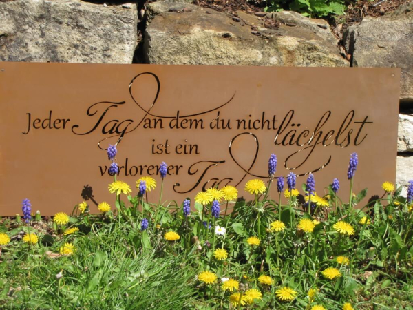 Edelrost Gedichttafel Spruchschild ein Tag ohne Lächeln