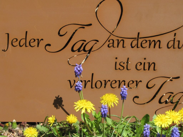 Edelrost Gedichttafel Spruchschild ein Tag ohne Lächeln