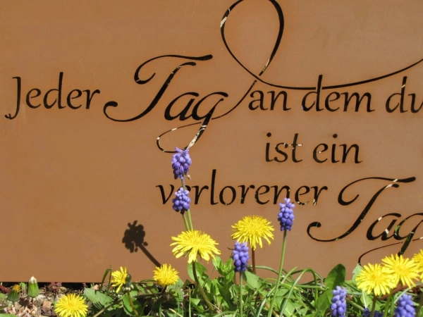 Edelrost Gedichttafel Spruchschild ein Tag ohne Lächeln