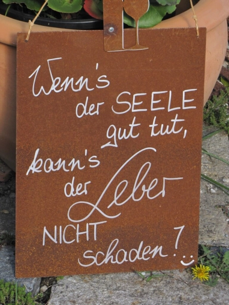 Edelrost Schild mit Weinflasche und Glas Wenn´s der Seele...
