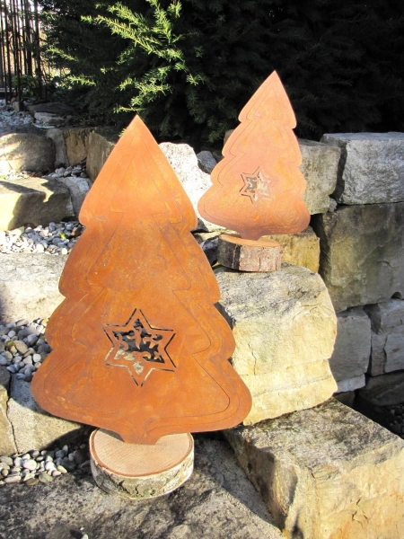 Edelrost Weihnachtsbaum auf Holzfuß
