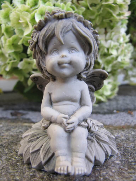 Elfenpaar Lalula auf Blume aus Resin