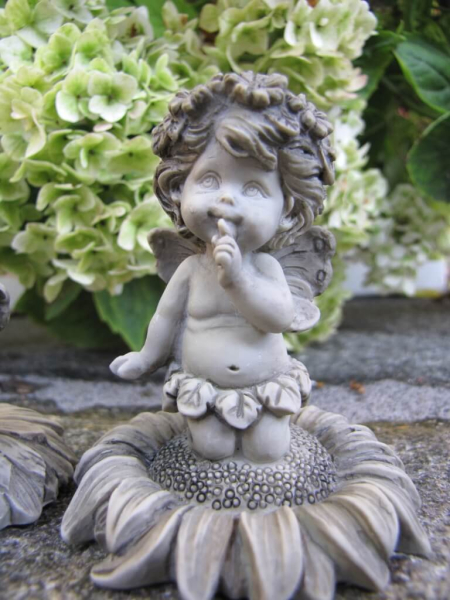 Elfenpaar Lalula auf Blume aus Resin